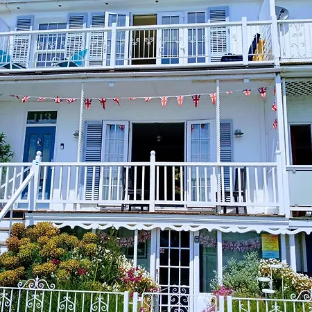 Beachfront Studio Apartment Felixstowe Exterior photo