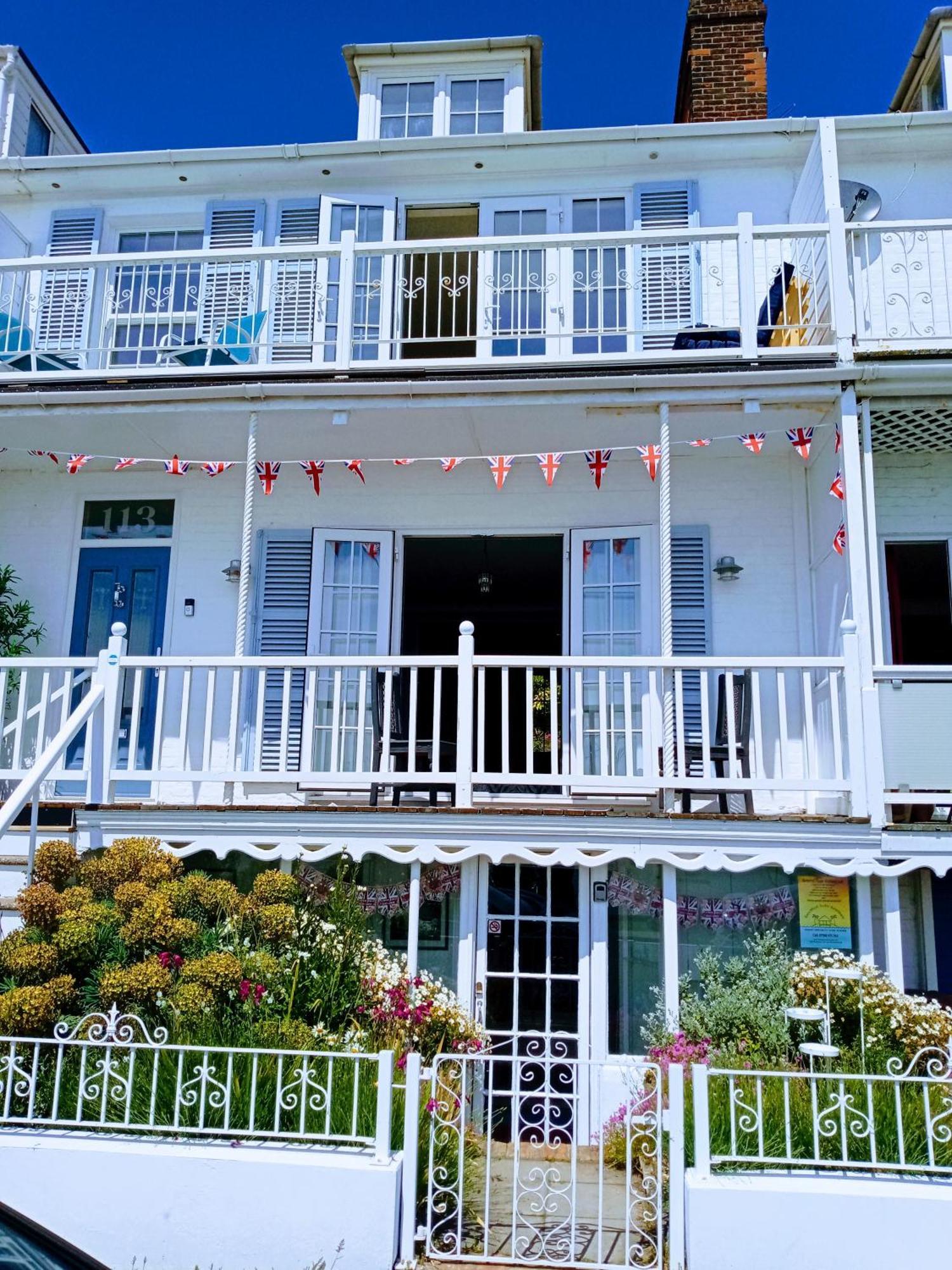 Beachfront Apartment *